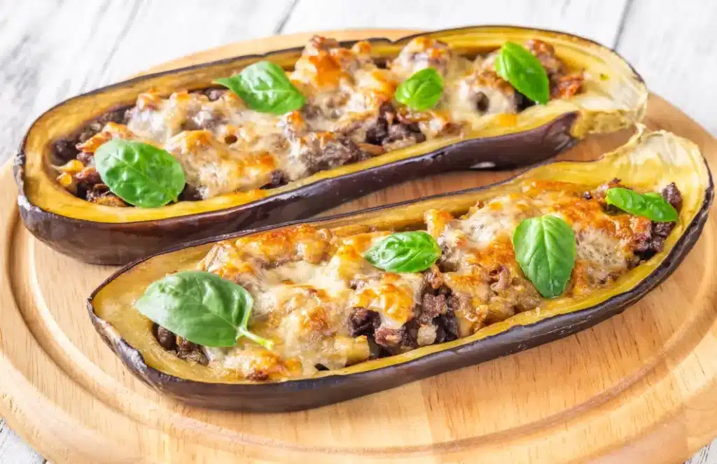 aubergines farcies libanaises servies avec riz et sauce tomate