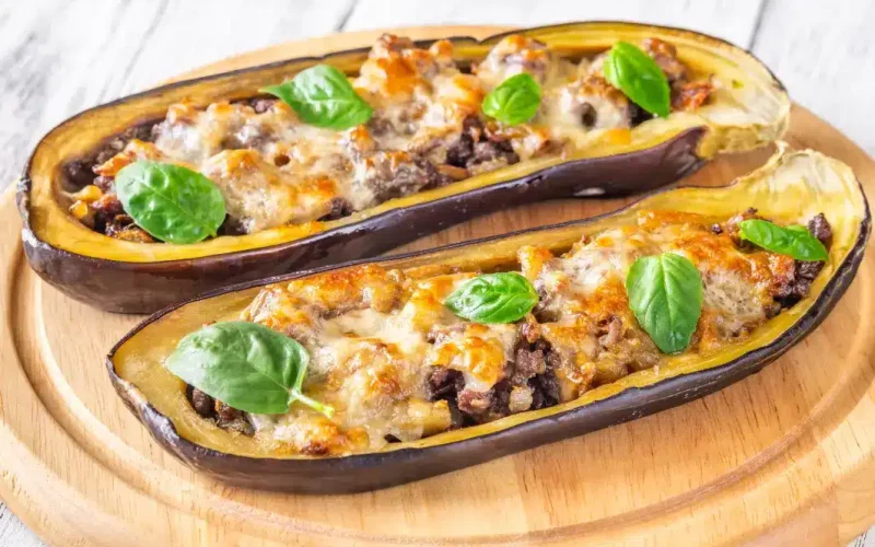 aubergines farcies libanaises servies avec riz et sauce tomate